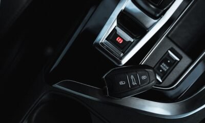 how to change the battery in a Ford key fob