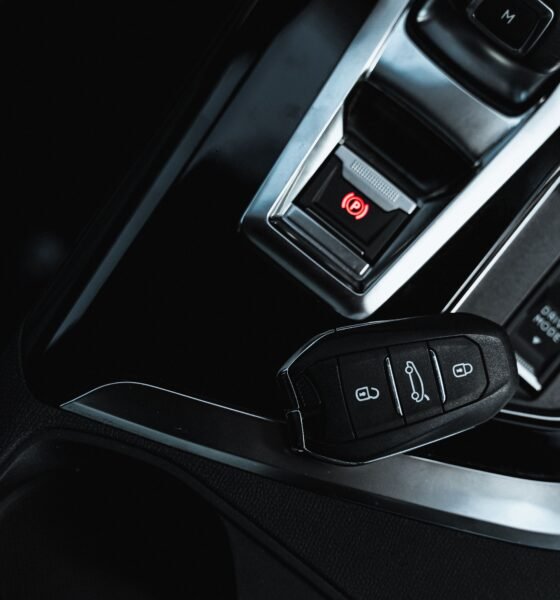 how to change the battery in a Ford key fob